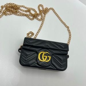 airpod pro case comes with chain strap